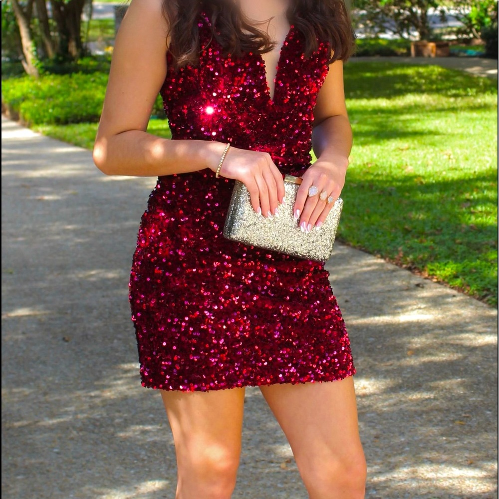 Beautiful Homecoming dress in burgundy color. Sz 2/4. wore it once. Gorgeous!